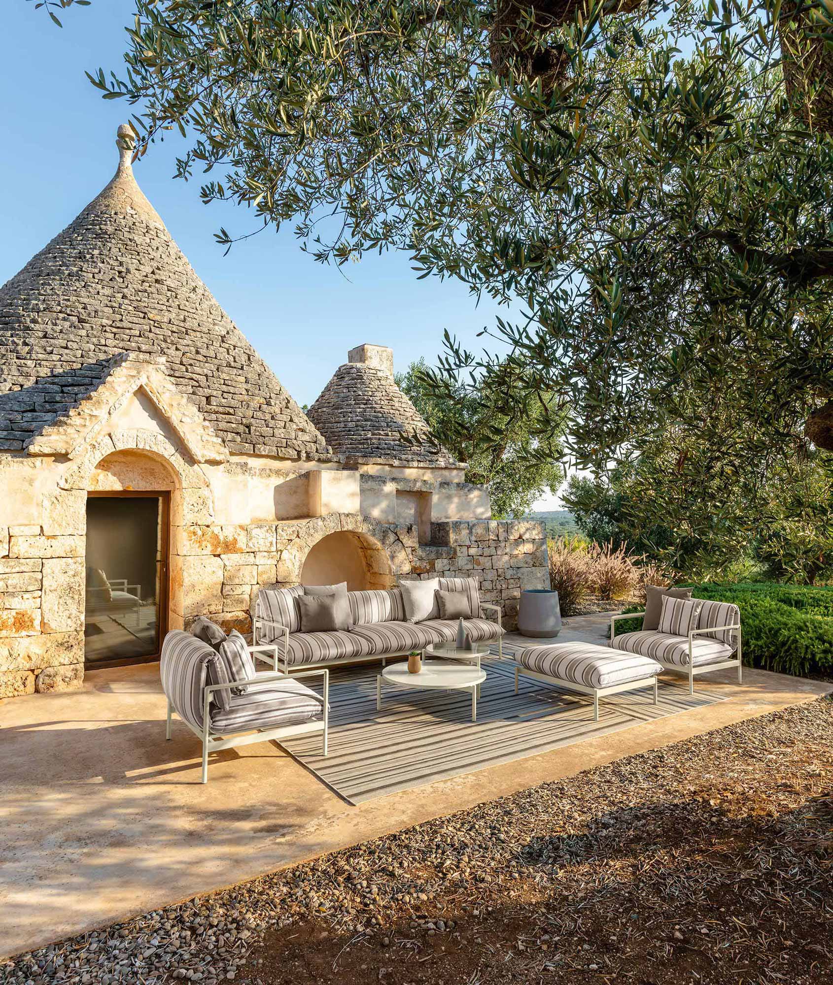 Nalu 2 Seat Outdoor Sofa