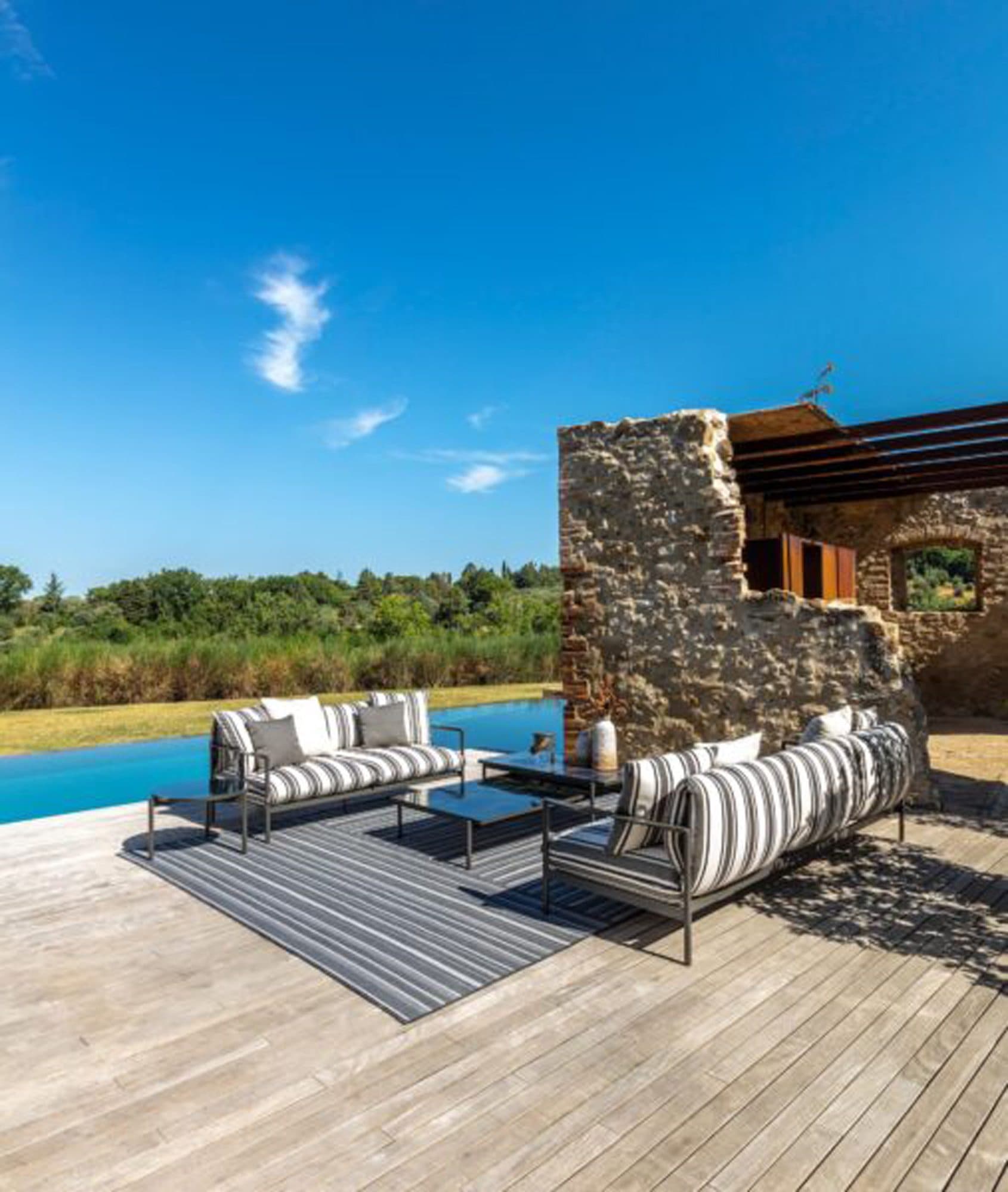 Nalu 2 Seat Outdoor Sofa