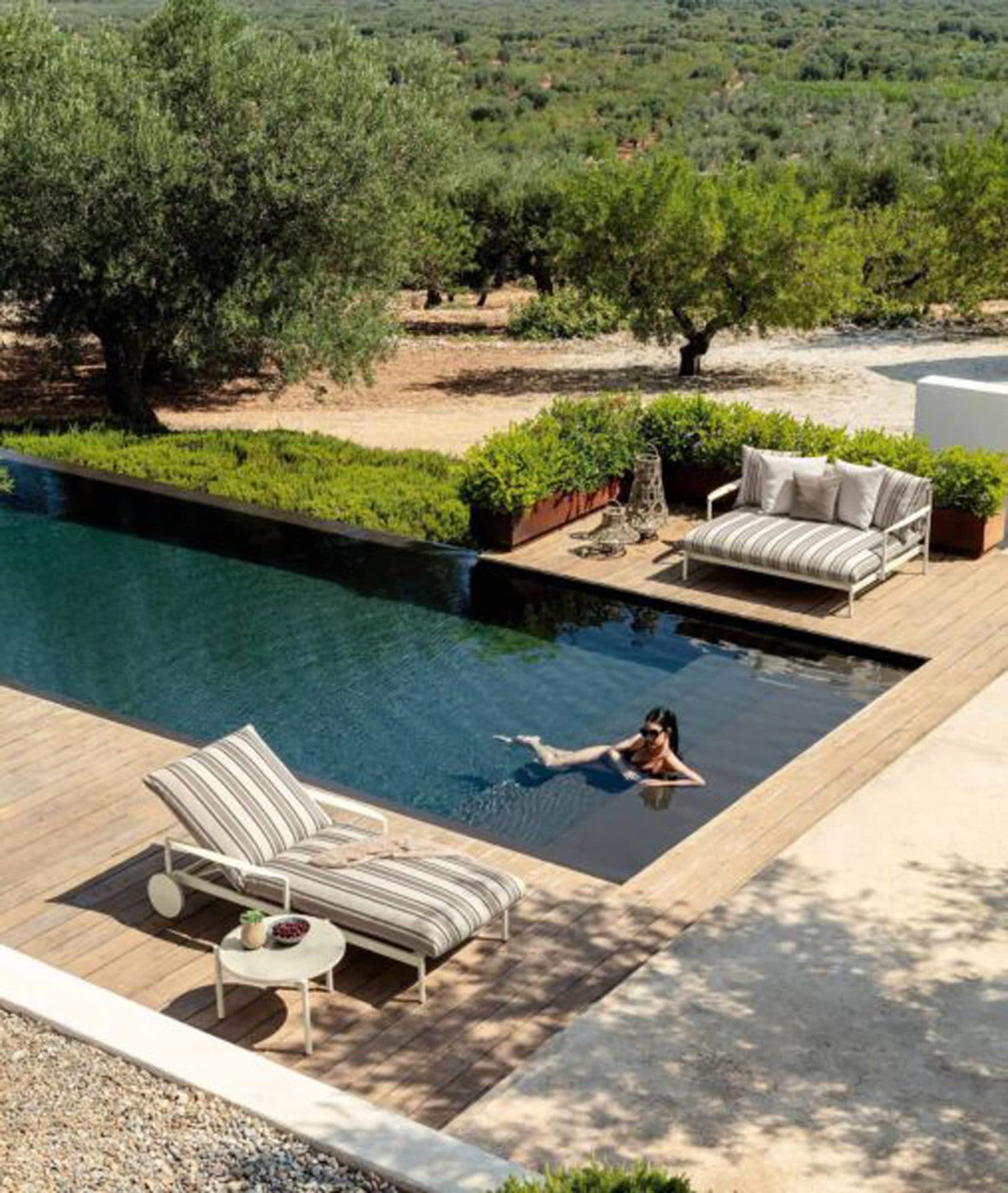Nalu Outdoor Lovebed